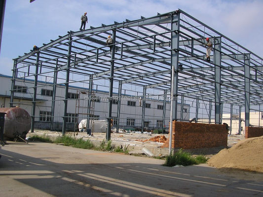 Prefabricados resistentes às intempéries Oficinas de aço Construção Armazém PEB Edifício de metal