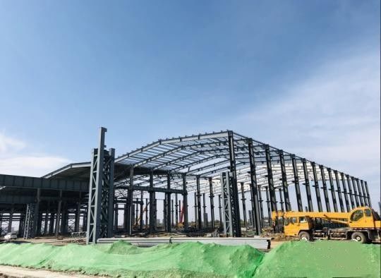 Edifício de oficina de metal pré-fabricado industrial com tecido Mmbrane / quadro tratado termicamente