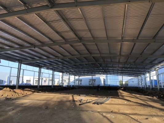 Construção rápida e econômica de estruturas pré-fabricadas de aço com fundação de cimento base de aço