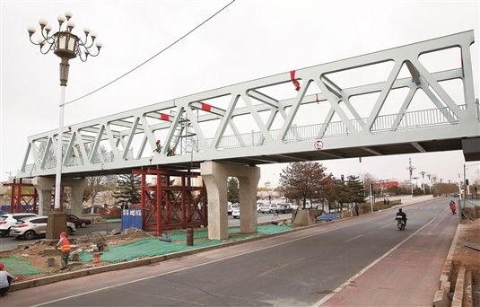 Engenheiro Orientação Instalação Estrutura de aço Ponte projetada para resistir a forças sísmicas Estrutura de aço Oficina Projeto de armazém