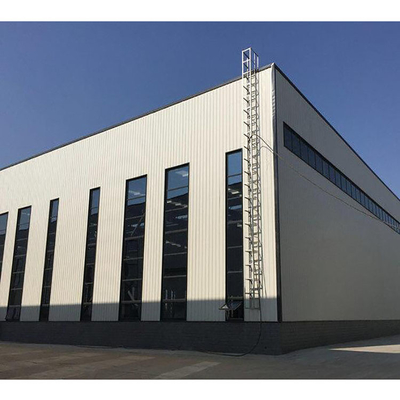 Construção estrutural de aço com painéis sandwich de isolamento térmico