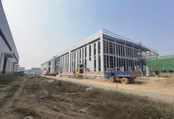 Armazém com Estrutura de Aço de Alta Rigidez, Painéis Sandwich PU e Design Flexível