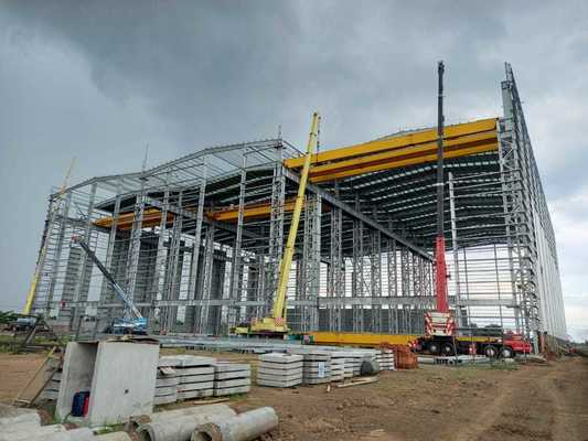Armazém de estrutura de aço durável com telhado de chapa de aço única e revestimento de parede de chapa de aço de cor única Galvanização a quente