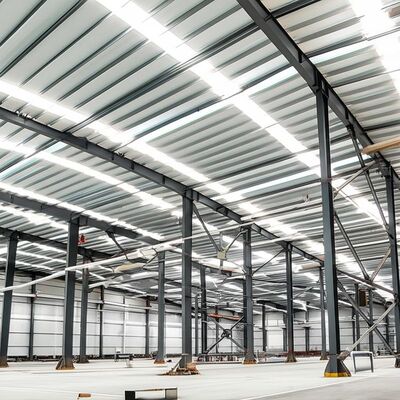 Oficina de estruturas pré-fabricadas de aço com resistência a terremotos ≥ 8 graus Tratamento de superfície galvanizada a quente e capacidade de carga de alta intensidade