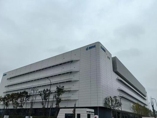 Estrutura de aço resistente a terremotos de grau 7-9 Armazém com viga de aço sólida em forma de H e janelas de vidro duplo de liga de alumínio