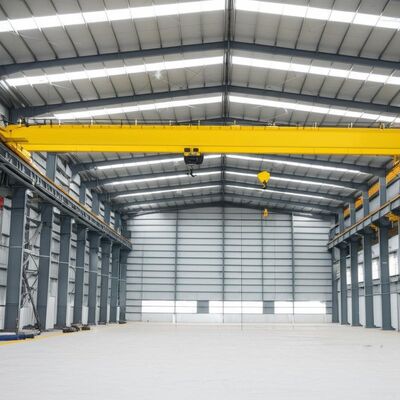 Instalação de armazenamento de metal de estrutura de aço com capacidade de guindaste 5 toneladas 2 Pcs fornecendo soluções de armazenamento e operações de guindaste