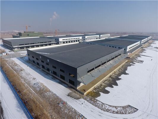 Armazém de estrutura de metal do ginásio Construído com tubos de aço circulares, oferecendo resistência e fácil instalação