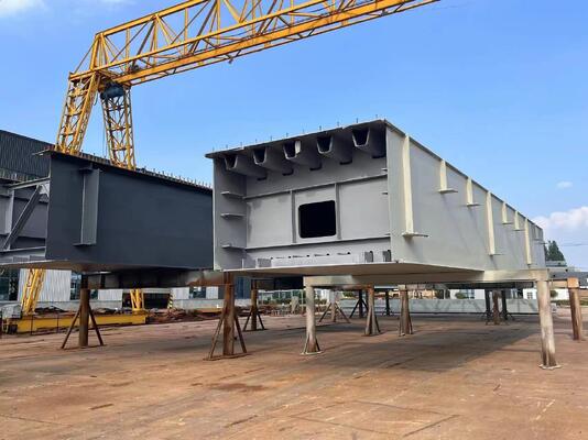 Oficina de metal galvanizado de camada com revestimento de telhado de chapa de aço durável e painel de sanduíche para soluções industriais de construção